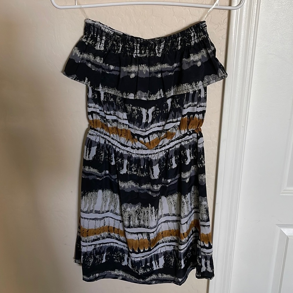 Cute lightweight strapless dress from Francesca’s Collections. NWT. Size S.